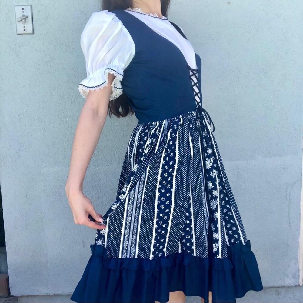 ❤️SOLD ON DEPOP❤️ Vintage 60s Milkmaid Cottagecore Corset Dress Dirndl Folk 70s - Picture 3 of 4